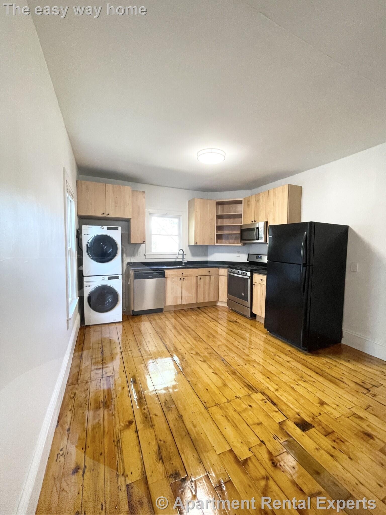 Building Photo - 104 Summer St