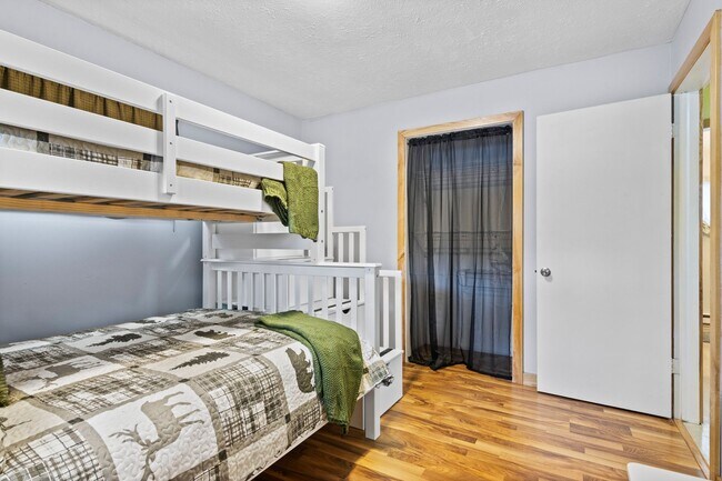 Building Photo - Fully Furnished 2-Bedroom Home Near Hodenp...
