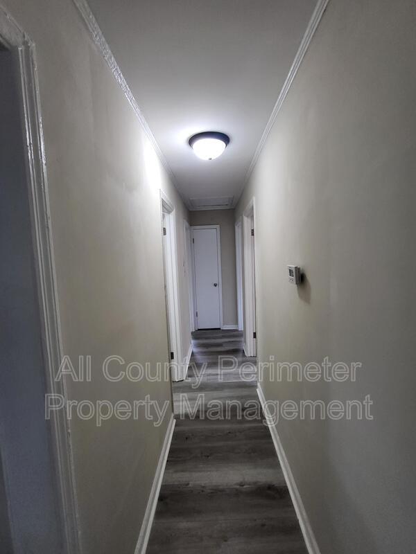 Building Photo - 4226 Robinson Cir