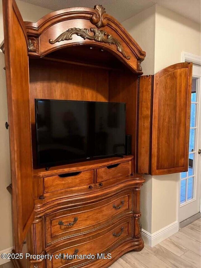 Building Photo - 9448 Tooke Shore Dr