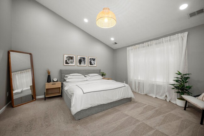 Building Photo - 4016 Kenesaw Dr