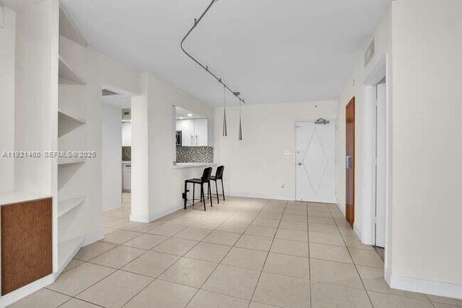 Building Photo - 5600 Collins Ave