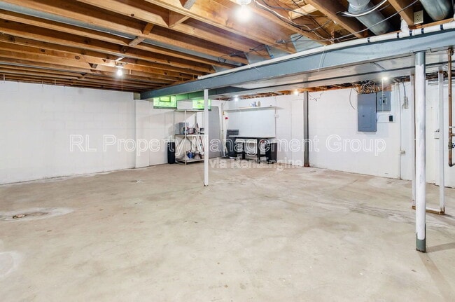 Building Photo - 66 Haddam Pl E