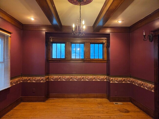 Building Photo - Beautiful 3-bedroom house available now