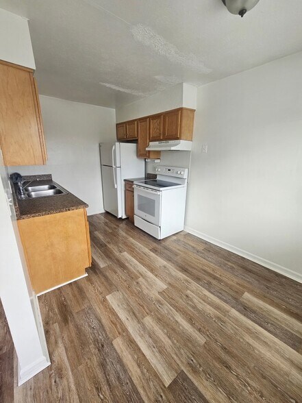 Building Photo - 3220 Fordhaven Rd