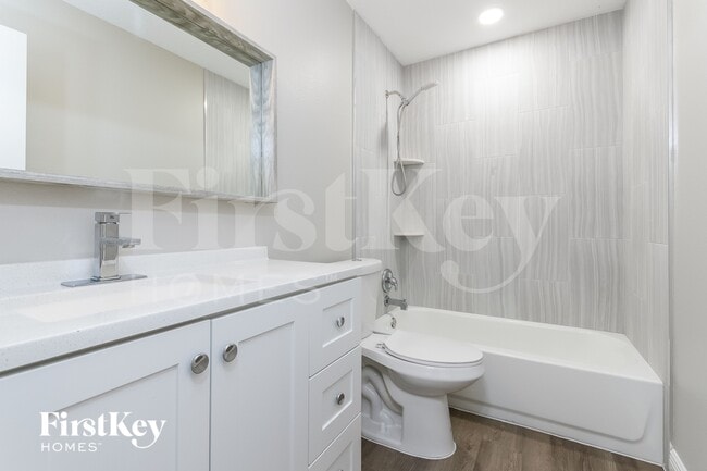 Building Photo - 2004 Cecile St