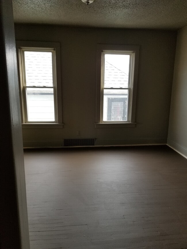 Building Photo - 609 W Cottonwood St