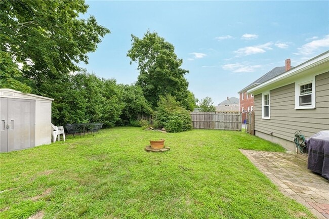 Building Photo - 113 Maple Ave