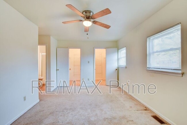 Building Photo - 2259 Sedgewick Dr