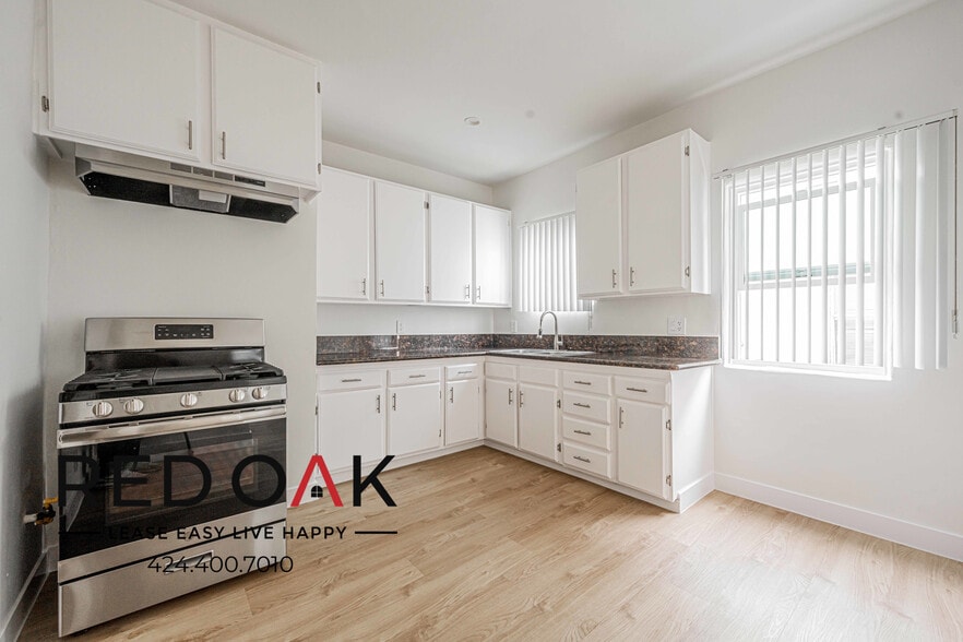 Building Photo - 6135 Saturn St