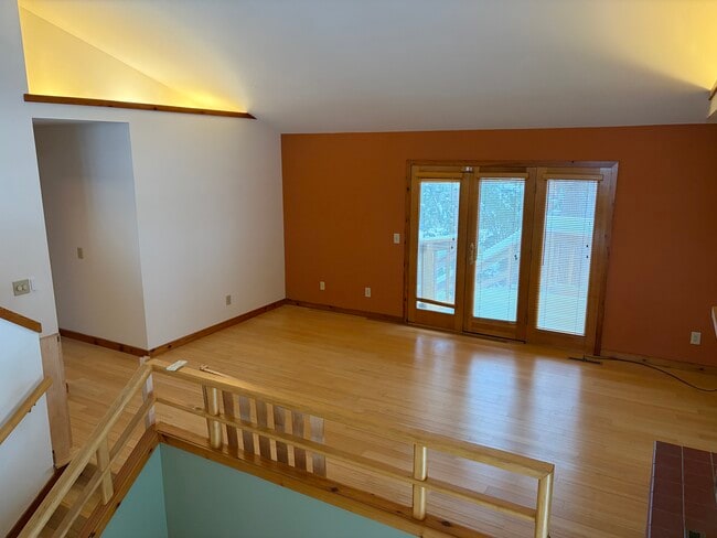 Building Photo - 6526 Bettys Ln