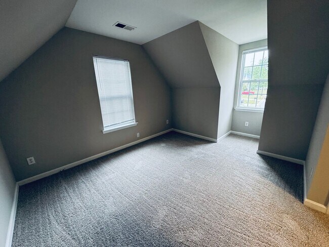 Building Photo - 7136 Roaming Path Ct