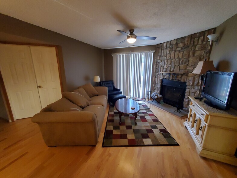 Building Photo - 842 Tenderfoot Hill Rd