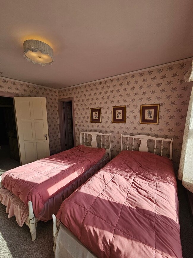 Building Photo - 4 BED | 2.5 BATH | DOUBLE GARAGE | WEST RAPID | FURNISHED