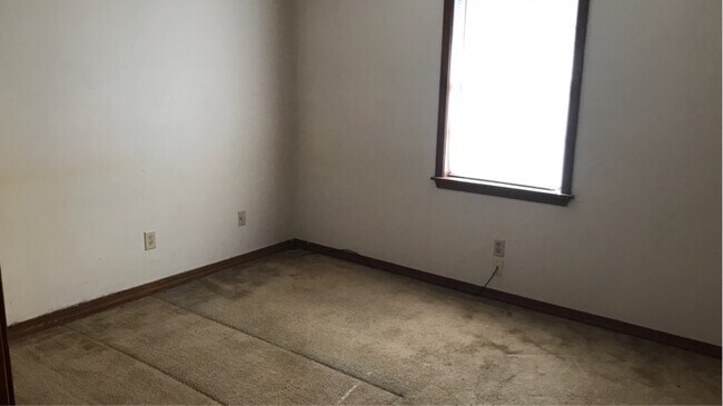 Building Photo - 1000 Sybil Dr