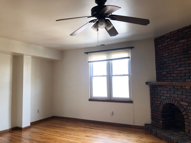 Building Photo - 1938 South St