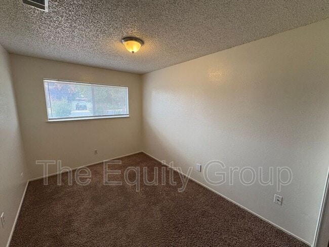 Building Photo - 2516 S Memory St