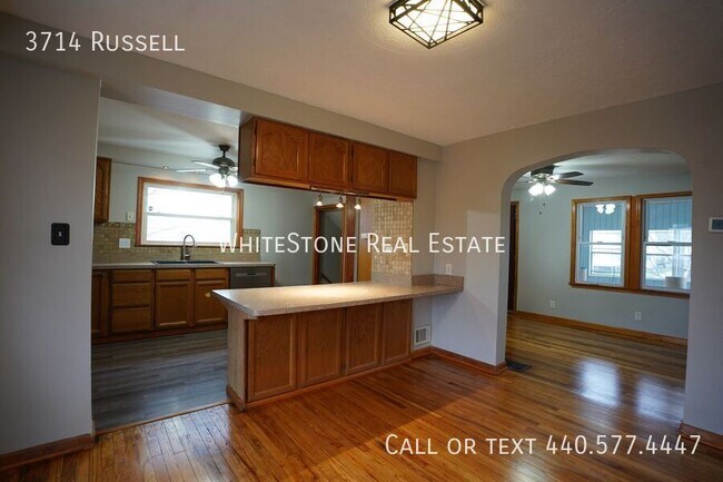 Building Photo - 3714 Russell-