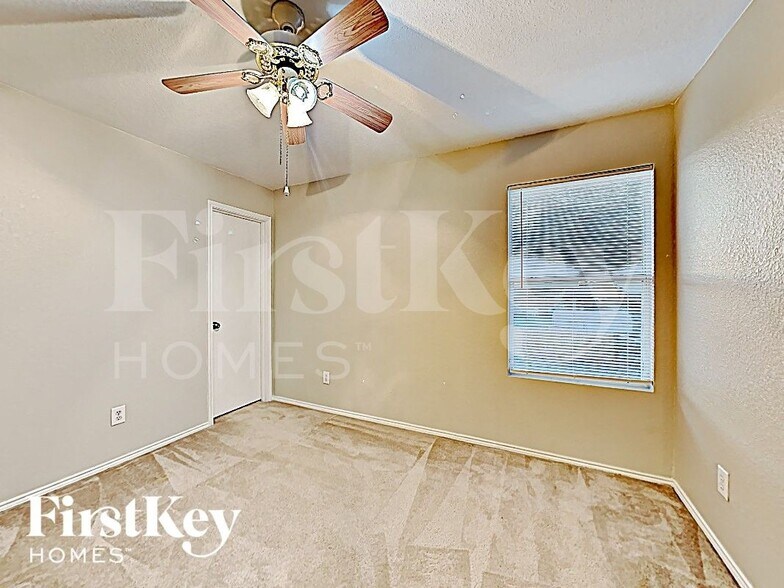 Building Photo - 6933 Meadow Way Ln