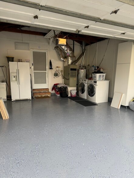 Building Photo - 2158 Cabrillo Ave