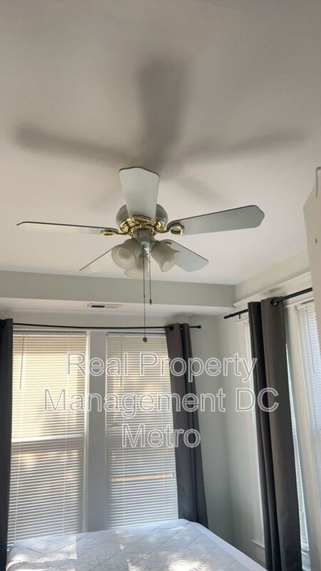 Building Photo - 1241 Monroe St NE