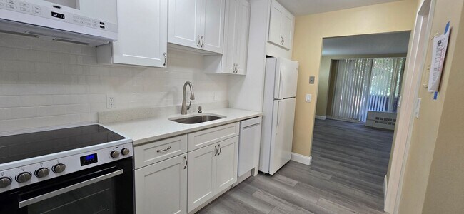 Building Photo - Elegant Renovated Studio with Juliet Balco...