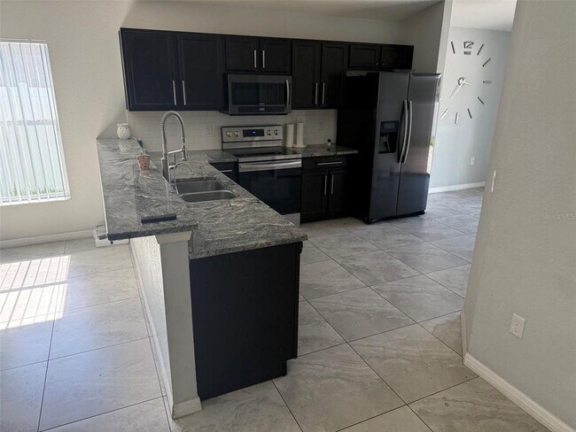 Building Photo - 2671 Sanderling St