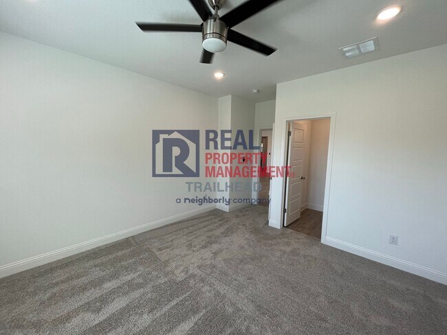 Building Photo - Stylish 3 Bed, 2 Bath Home in Gated Lakesi...