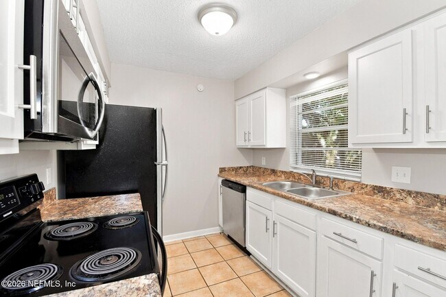 Building Photo - 6069 Anglia Dr