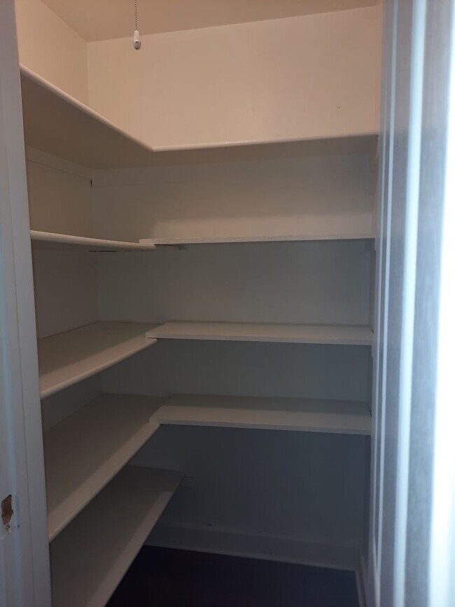 Building Photo - 2 bedroom 1 bath | Near downtown Golden | Lots of natural light |