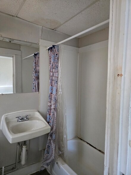 Building Photo - 263 Elm St
