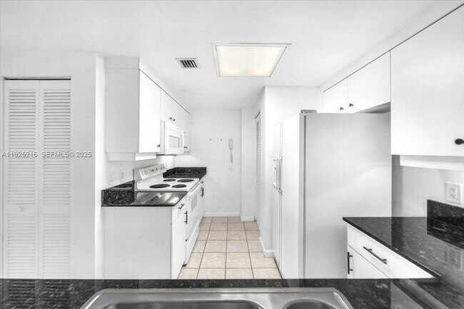 Building Photo - 701 Brickell Key Blvd