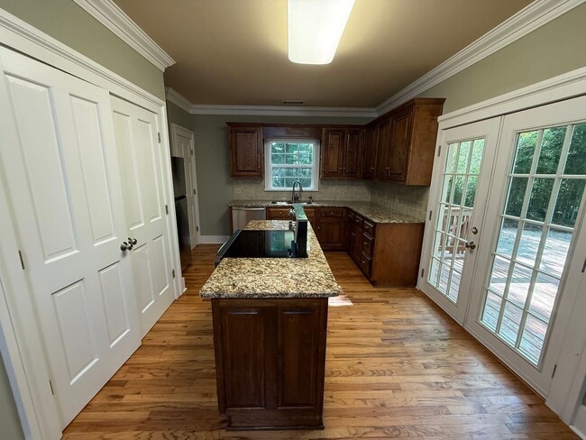 Building Photo - Beautiful Remodeled Home in Normaltown Athens!!