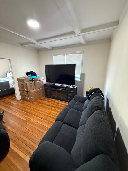 Building Photo - 57 Irving St