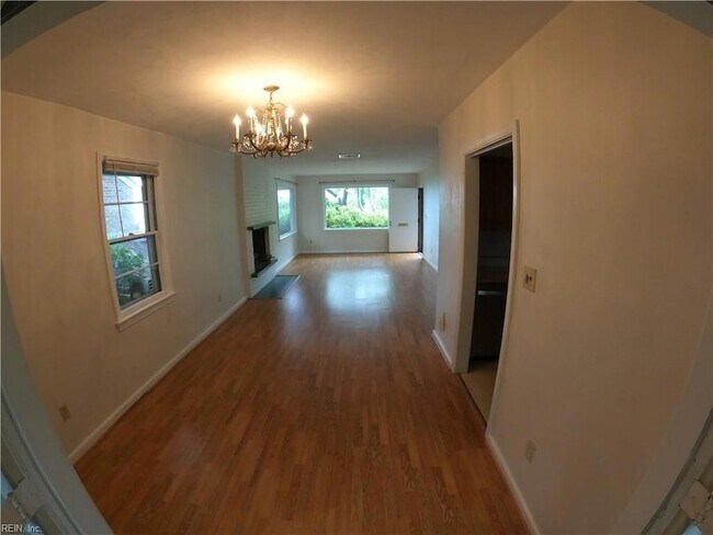 Building Photo - 1725 W 49th St