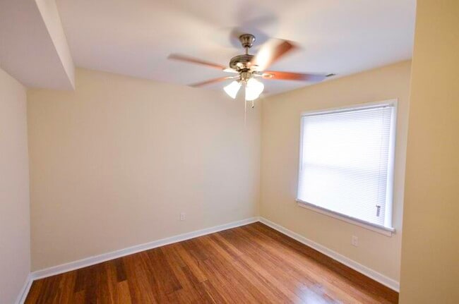 Building Photo - 2118 Parkwood Ave