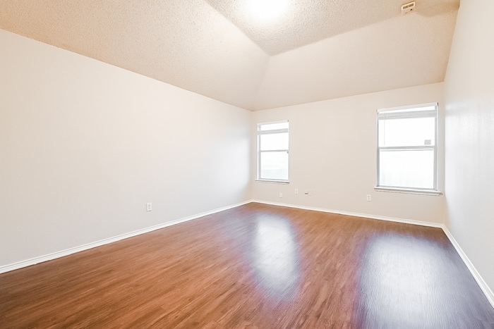 Building Photo - 616 White Swan Dr