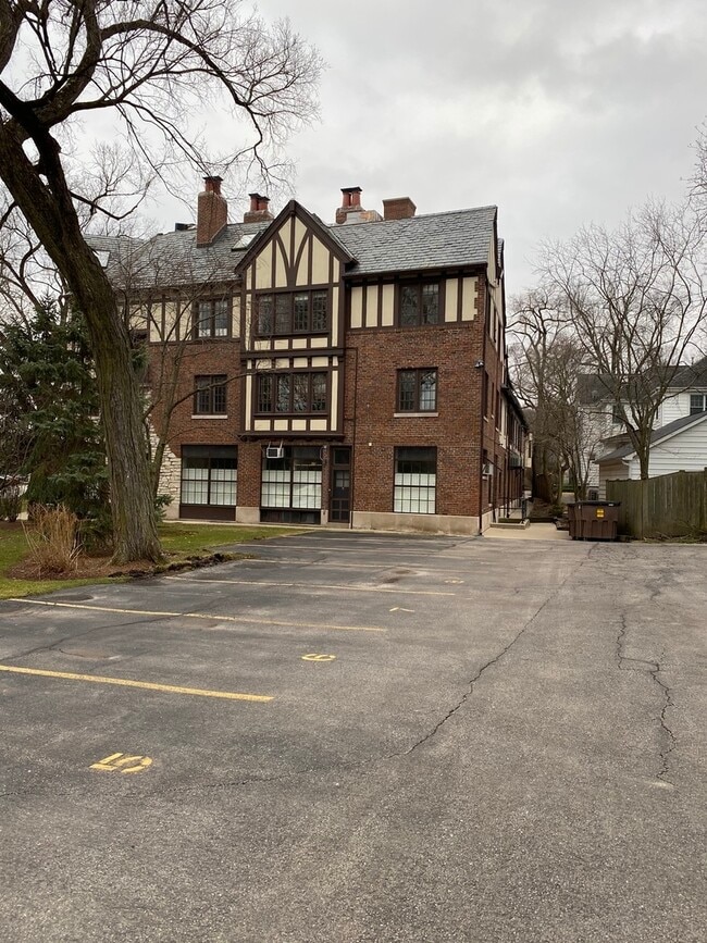 Building Photo - 551 Hill Terrace