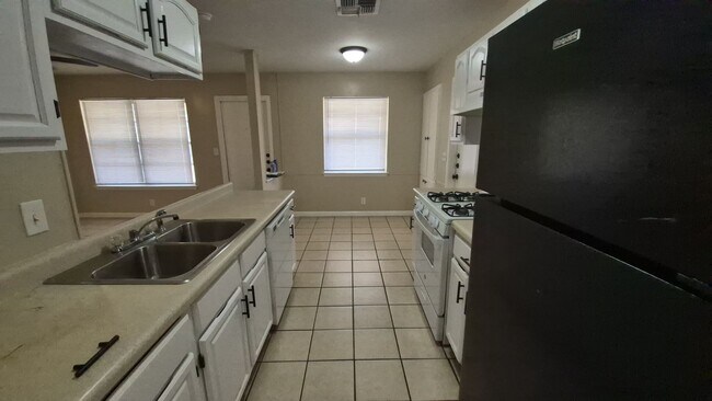 Building Photo - 7102 Glen Point Dr