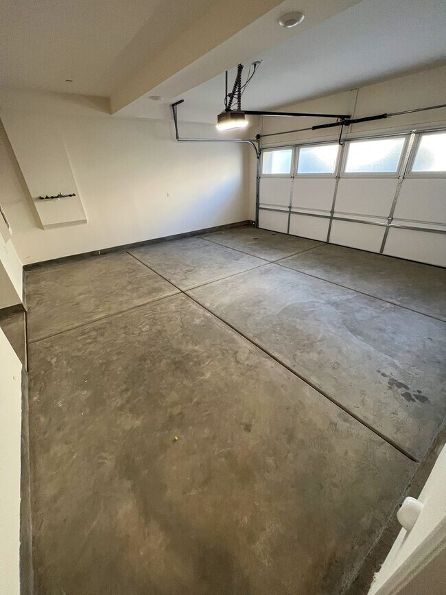 Building Photo - Newly Built Condo with SOLAR for LEASE in ...