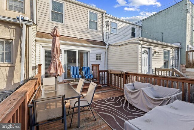 Building Photo - 3205 Hudson St