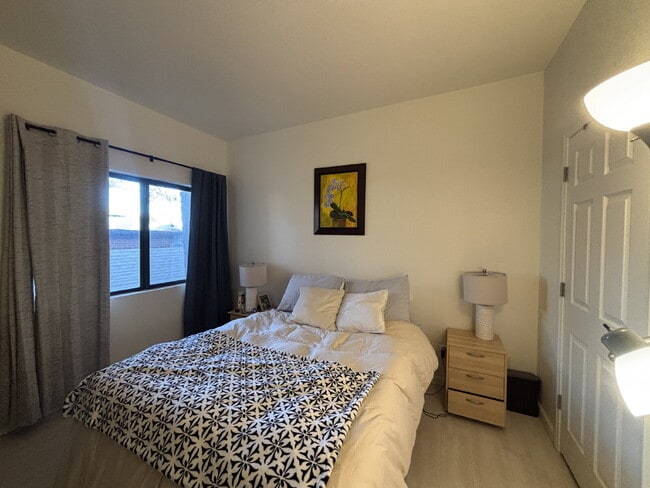 Building Photo - "Furnished 1-Bedroom Condo Retreat in Tucson’s Scenic Foothills!"