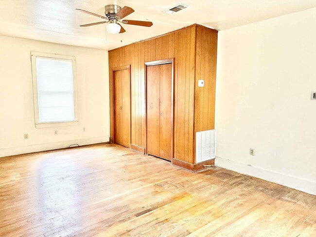 Building Photo - 1203 S 18th St