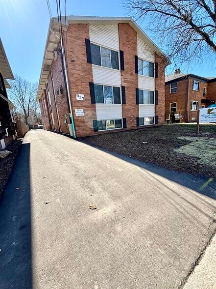 Building Photo - 927 W Shiawassee St