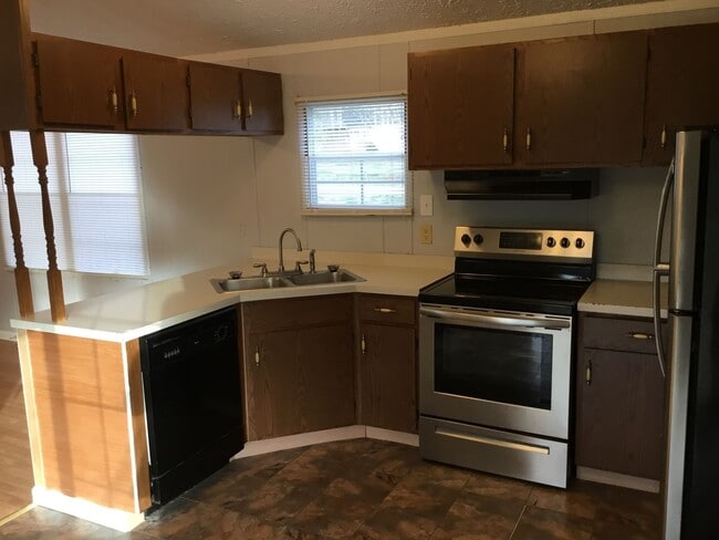 Building Photo - NOW AVAILABLE! 3 Bedroom 2 Bath Home on 1.36 Acres!!