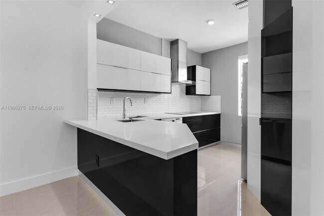 Building Photo - 30 SE 6th Rd