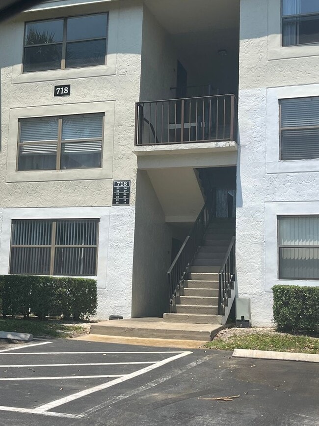 Building Photo - ONE BEDROOM ONE BATHROOM ! WITH W/D!!