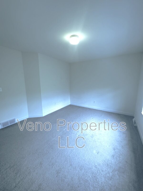 Building Photo - 17 Ironwood Street