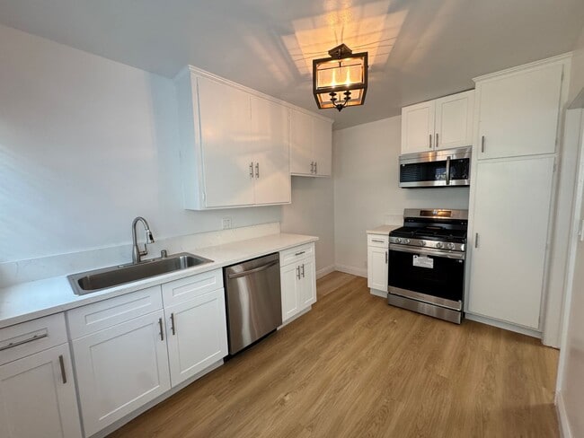 Interior Photo - 2028 Delaware Ave
