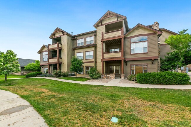 Building Photo - Top-Floor Condo with Unbeatable Mountain Views!